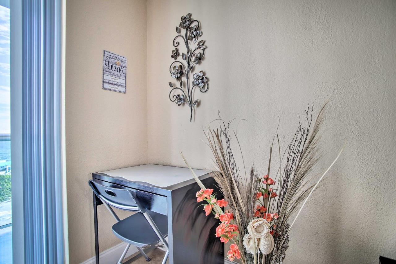 Grand With Stunning Views! Hollywood